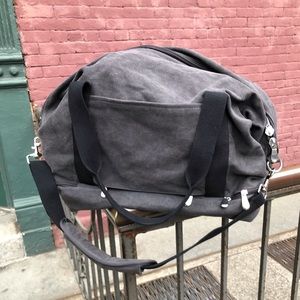 Lo & Sons Catalina weekender in grey canvas